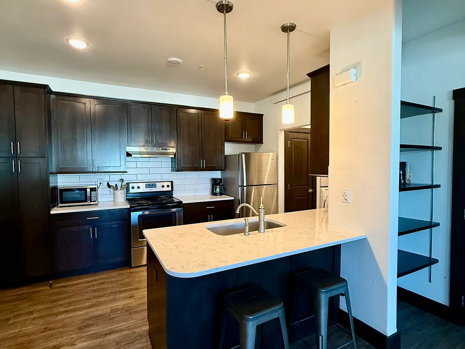 1 bed, 815 sqft, $2,200 — Photo 3