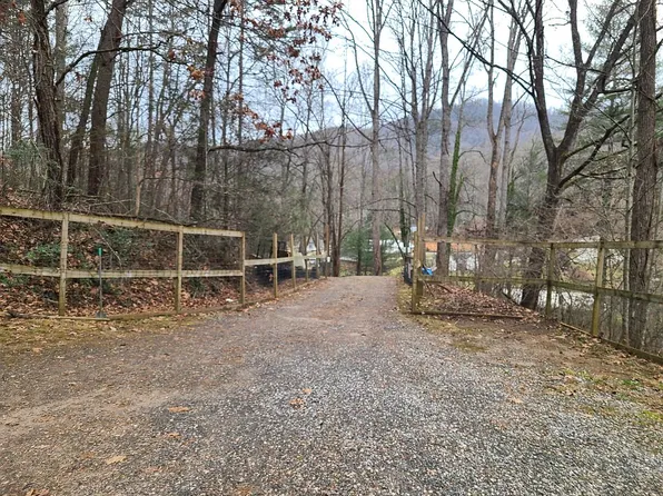 900 Brendle Rd, Franklin, NC 28734