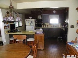 5th image of 207 Marilynn St