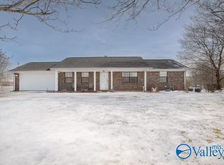 103 Silverstone Cir, Hazel Green, AL 35750