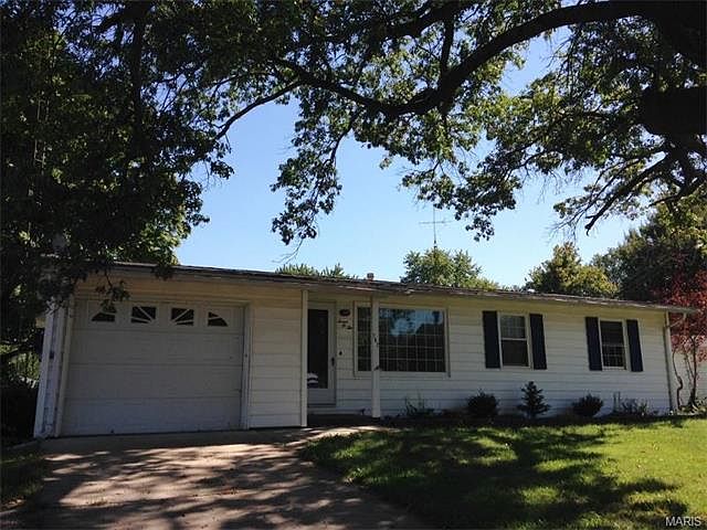 1st image of 702 E Beaumont Ave
