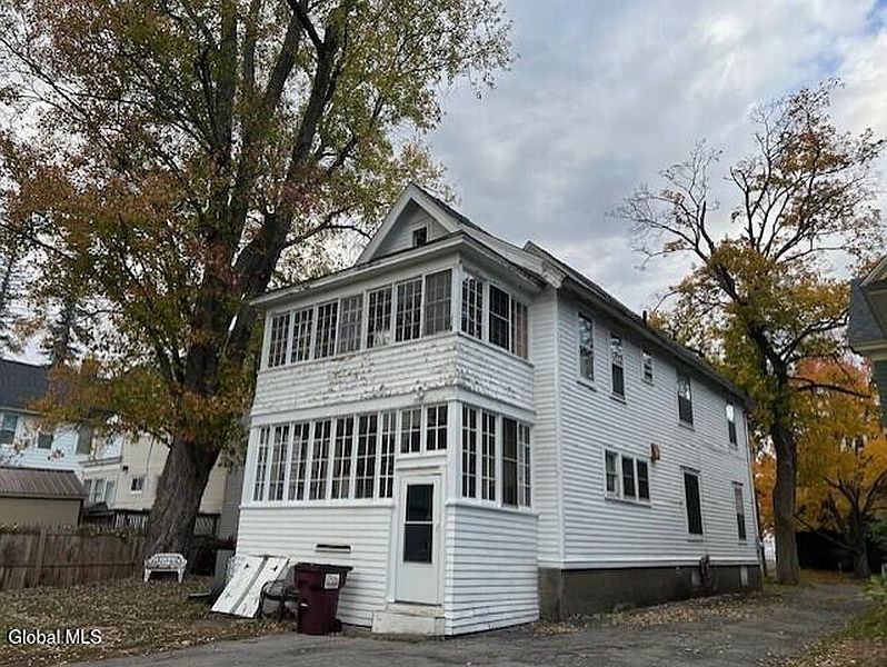 4th image of 104 Prospect Avenue