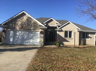 5035 NW Sterling Chase Dr, Topeka, KS 66618