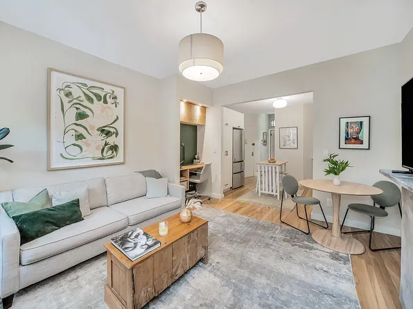 353 W 47th St APT 2FE, New York, NY 10036