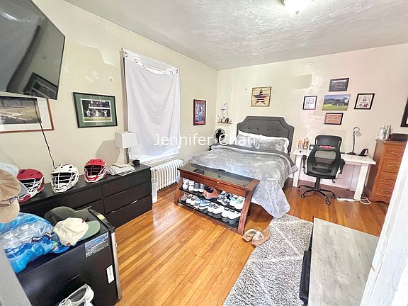 2nd image of 18 Ashford St #2C