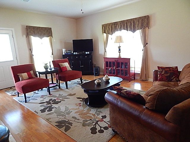 1st image of 40446 Fox Run Dr