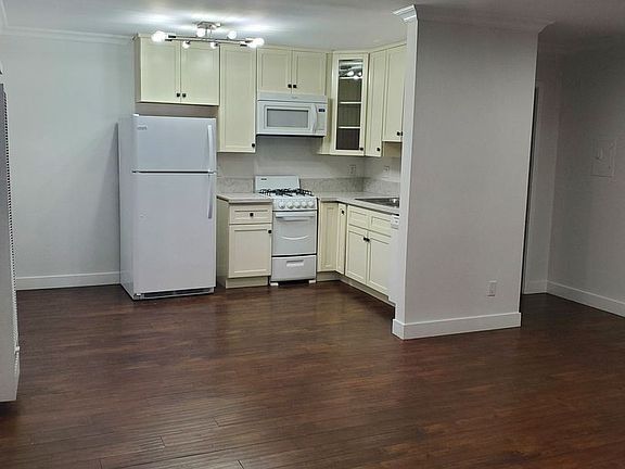 3rd image of 5245 Bakman Ave APT 5