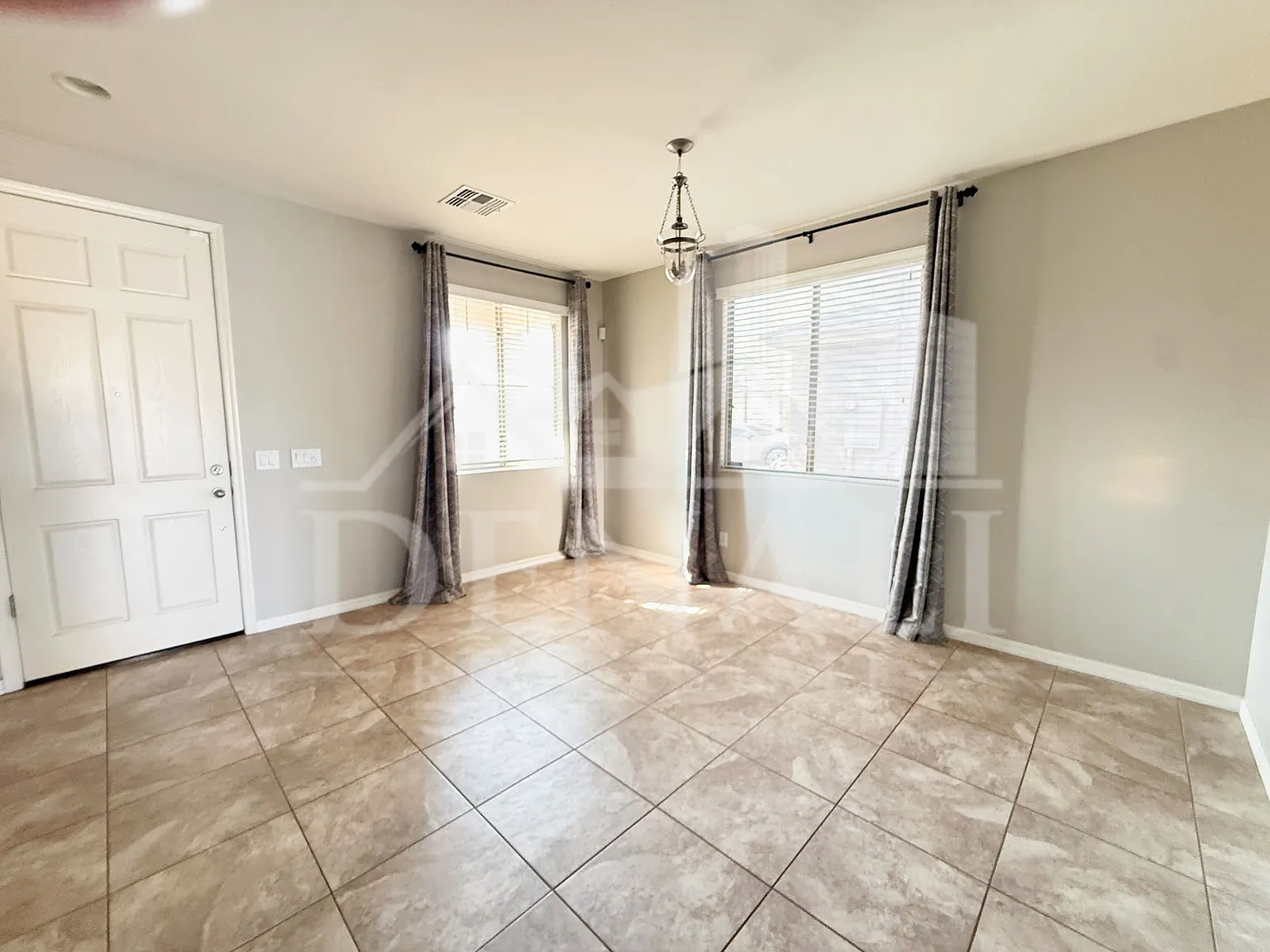 5 bed, 3.0 bath, 2562 sqft, $3,095 — Photo 4