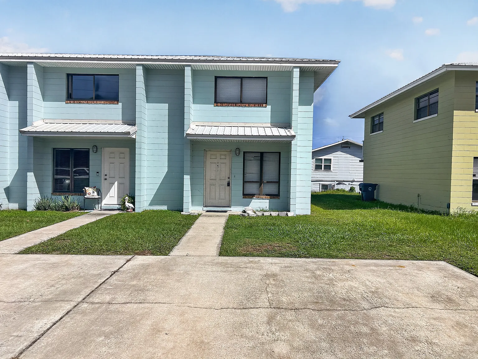 2 bed, 1.5 bath, 1020 sqft, $2,100 — Photo 1