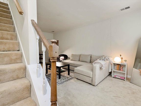 3rd image of 424 Marlington St #424