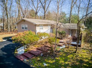 23 Midway Rd, Chestnut Ridge, NY 10977