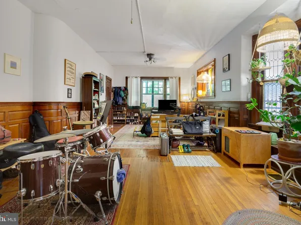 4411 Pine St #1, Philadelphia, PA 19104