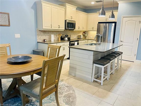 3rd image of 6981 Avalon Cir Unit 1207