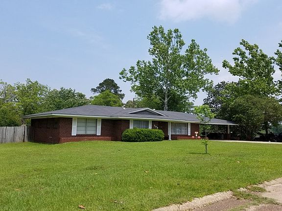 3rd image of 209 Pecan Dr