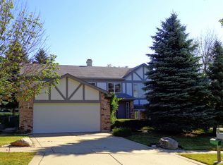 1604 Cardinal Ct, Lindenhurst, IL 60046