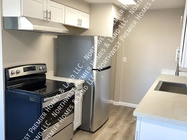 9546 Silverdale Loop Rd NW APT 4, Silverdale, WA 98383