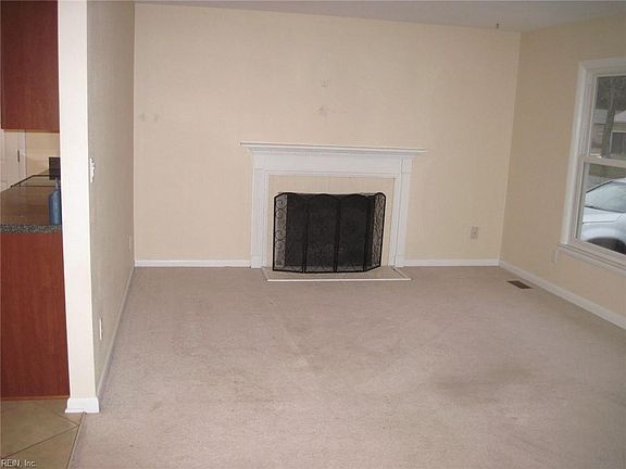 3rd image of 27 Sandra Dr