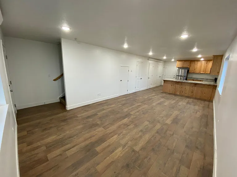 400 Clearview Dr — Photo 3