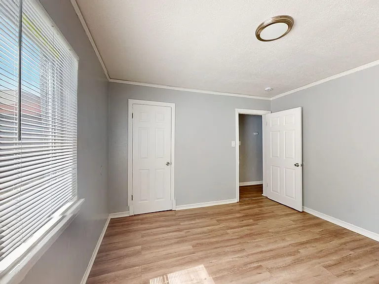 6625 Bancroft Ave — Photo 22