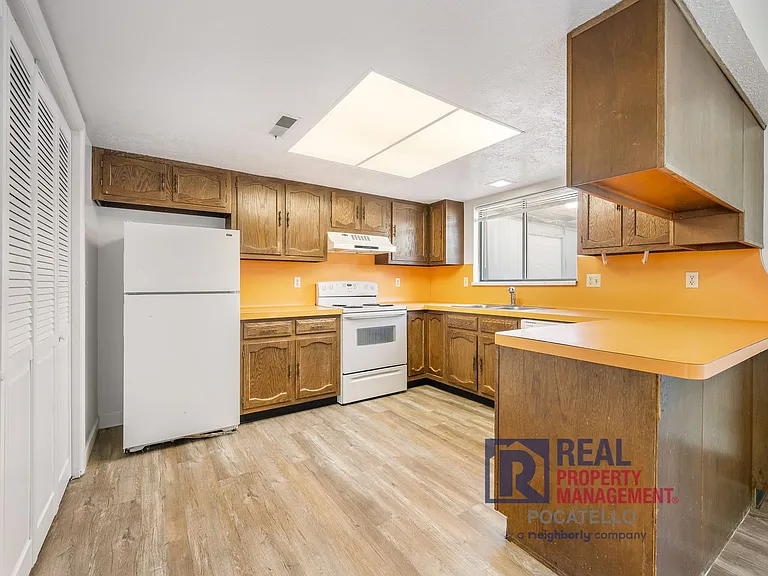 1117 Booth Dr — Photo 3