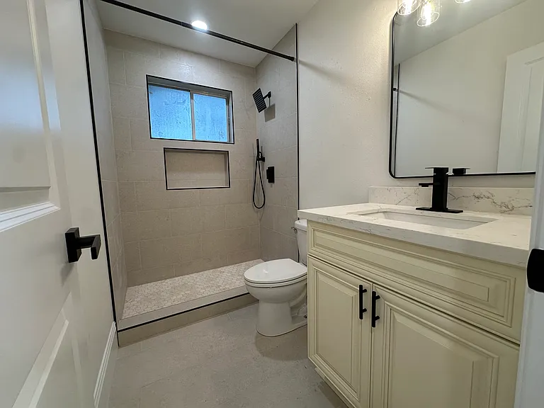 2723 Longwood Dr — Photo 15