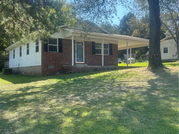 2808 N Greenwich Ave, Russellville, AR 72802