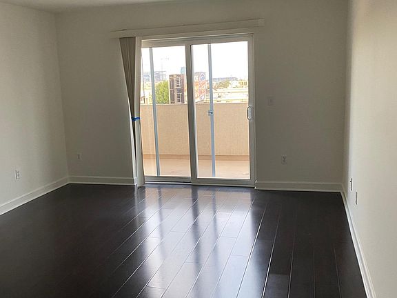 5th image of 1533 Colby Ave #302