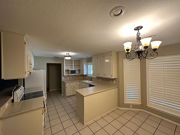 5th image of 1610 Morrow Ln