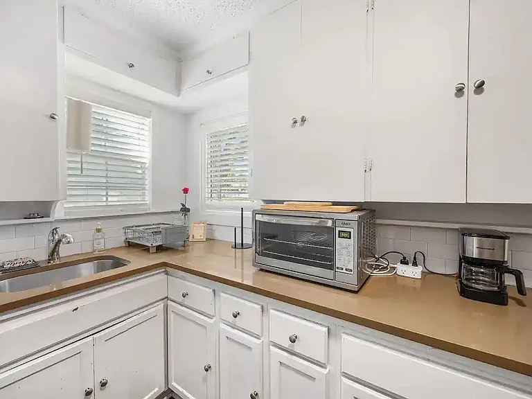2434 Sharon Street — Photo 4