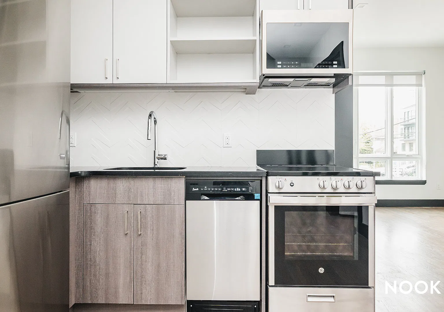 596 East 32nd Street — Photo 3