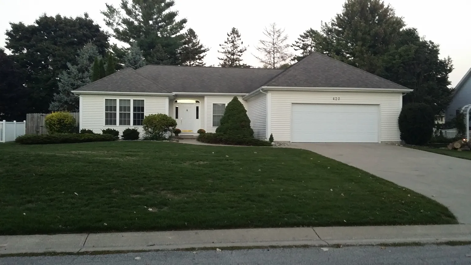 420 E Braeburn Dr photo 1