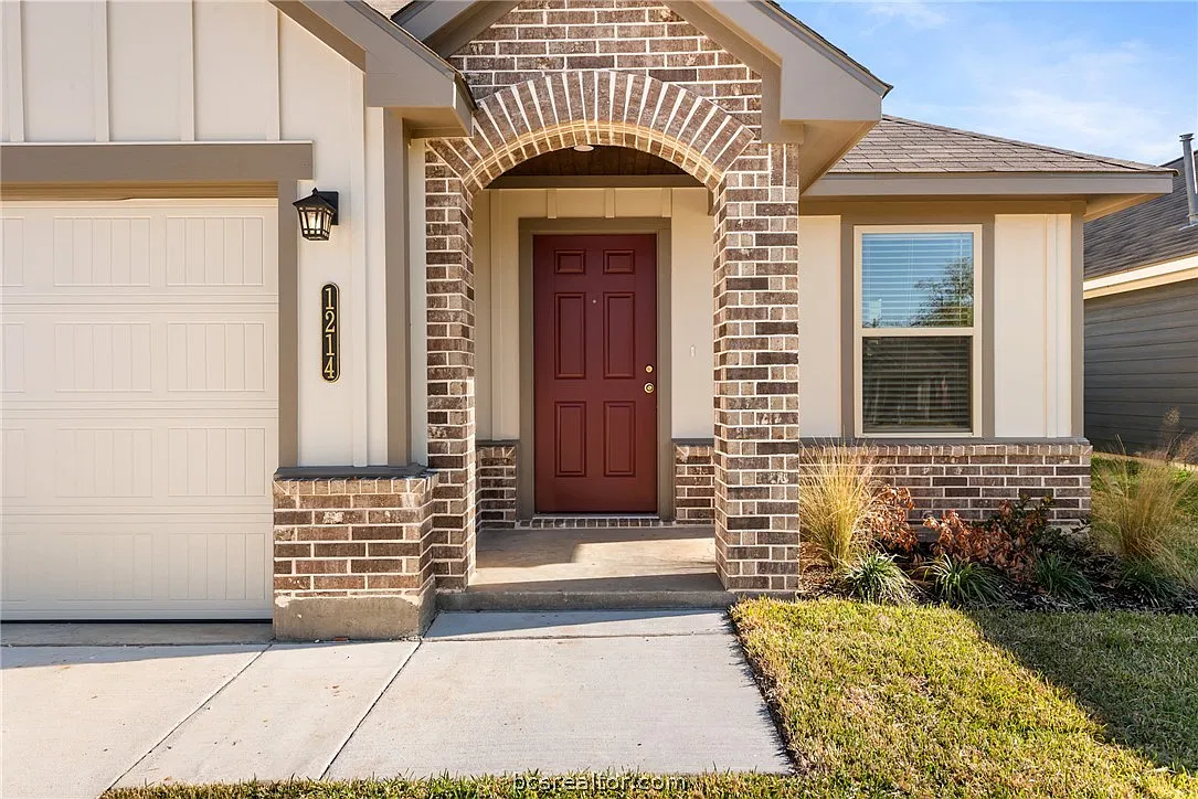 3 bed, 1285 sqft, $1,900 — Photo 3