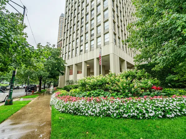 2626 N Lakeview Ave APT 1304, Chicago, IL 60614