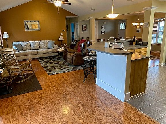 4th image of 267 Brook Glen Dr