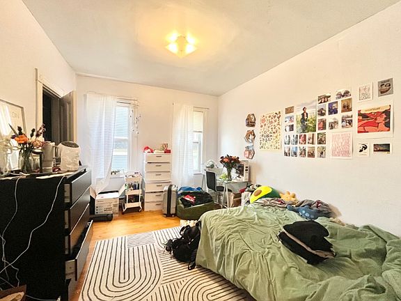 4th image of 166 Hillside St #1