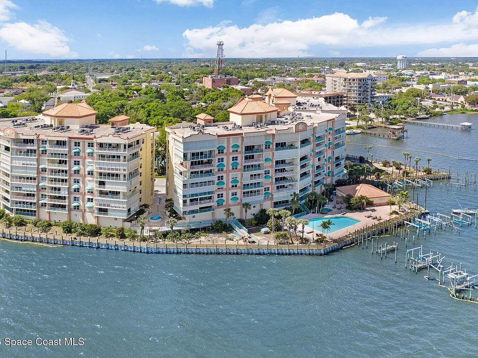 102 Riverside Dr #306