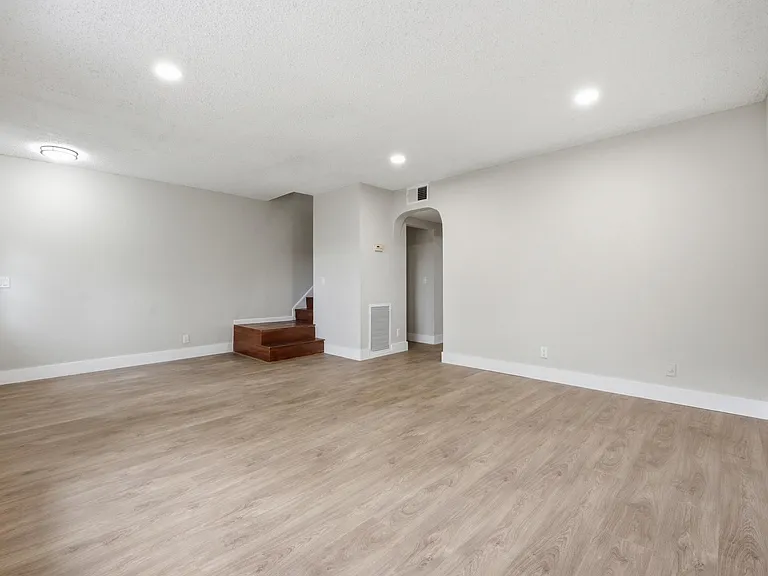 7318 NW 75th St — Photo 5