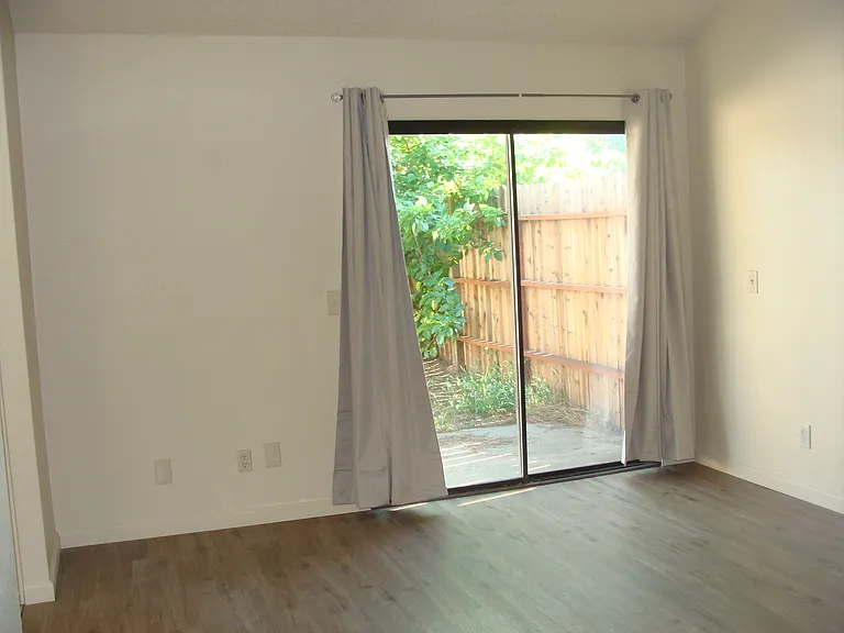 343 W Herndon Ave — Photo 16