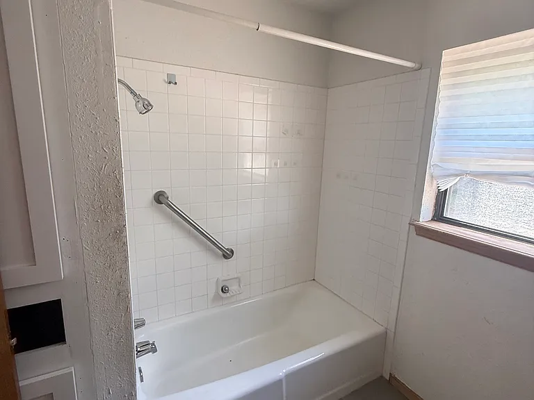 8208 NW 30th St — Photo 11