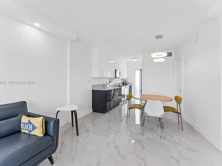 3250 NE 28th St #403 — Photo 10