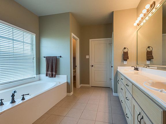 5th image of 10460 Bradley Cir