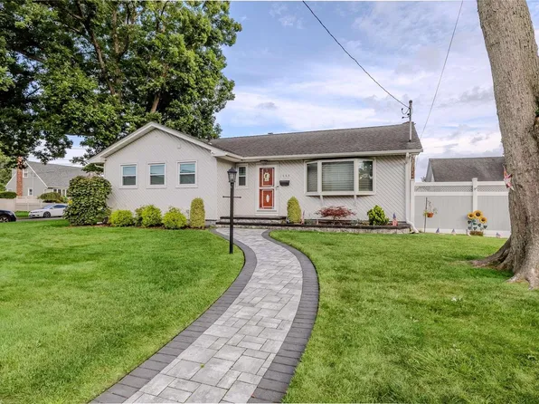 1586 Dillon Avenue, East Meadow, NY 11554
