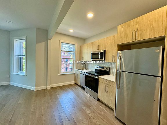 2nd image of 379 Commonwealth Ave