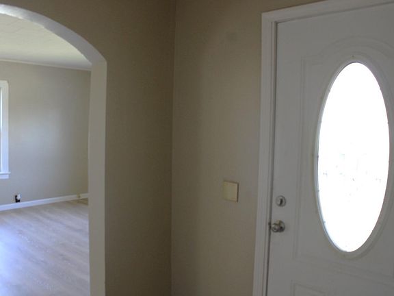 3rd image of 314 W Trusler St
