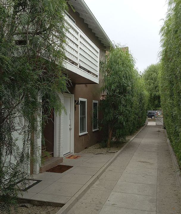2nd image of 330-332 Fillmore St #4