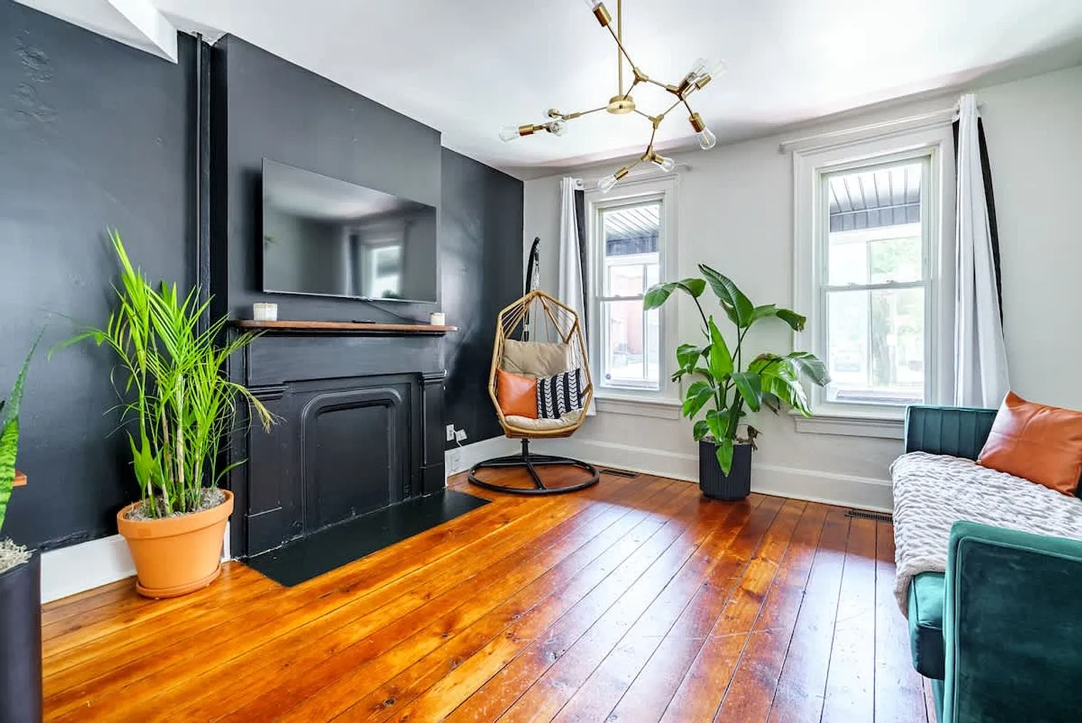 2 bed, 1.0 bath, 1496 sqft, $3,455 — Photo 2