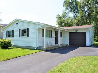 36526 N Edgewood Dr, Gurnee, IL 60031