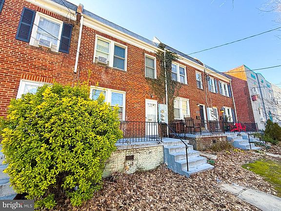 2nd image of 4032 7th St NE