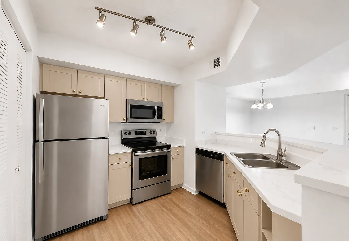 2 bed, 1065 sqft, $2,095 — Photo 4