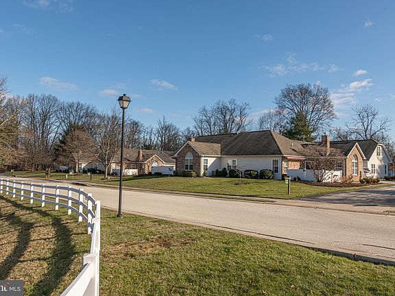2nd image of 310 Newport Ln #18A